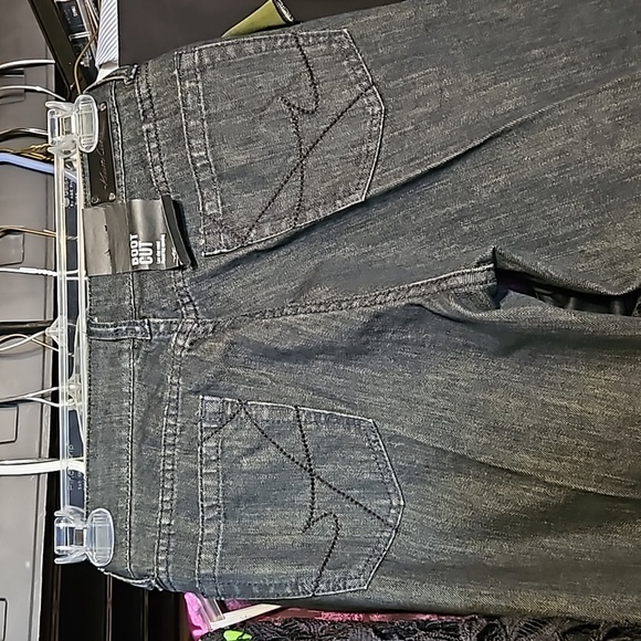 NWT Kenneth Cole jeans. These jeans are TALL GIRL FRIENDLY with a 35 inseam. - Picture 5 of 7